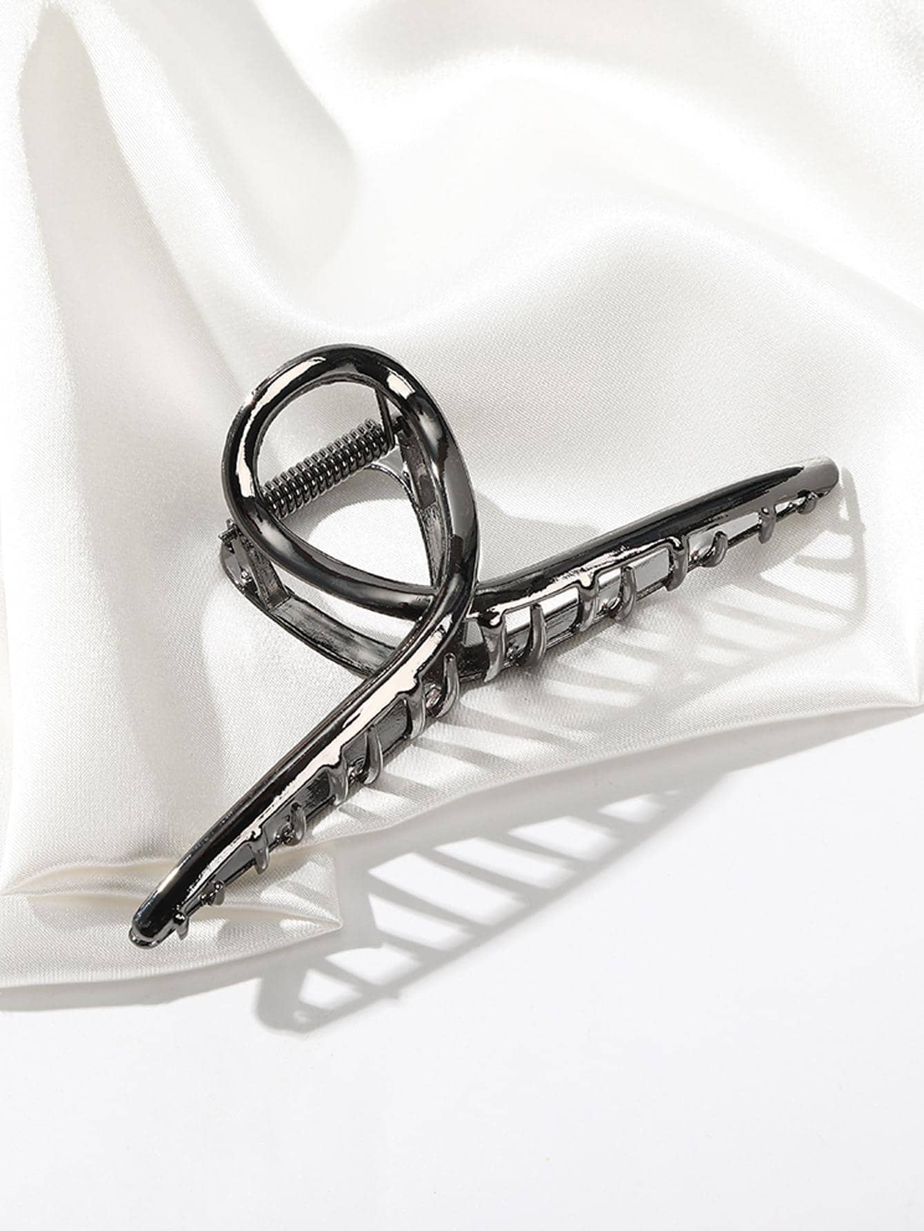 1Pc Women Criss Cross Design Casual Hair Claw for Daily Life Party Claw Clips Hair Clips Hair Jaw Clip Hair Clamps Hair Clutch Hair Catcher Clip, School Stuff, College Fall Winter Hair Accessories for Women for Vacation Outfits Woman