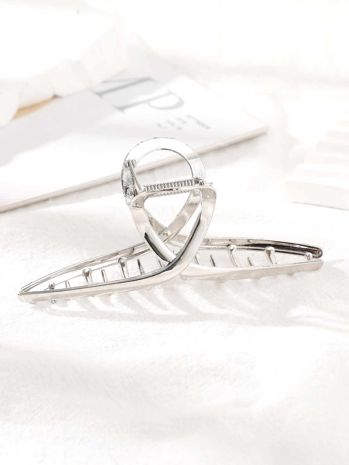 1Pc Women Criss Cross Design Casual Hair Claw for Daily Life Elegant Claw Clips Hair Clips Hair Jaw Clip Hair Clamps Hair Clutch Hair Catcher Clip, School Stuff, College Fall Winter Hair Accessories for Women Bows for Vacation Outfits Woman