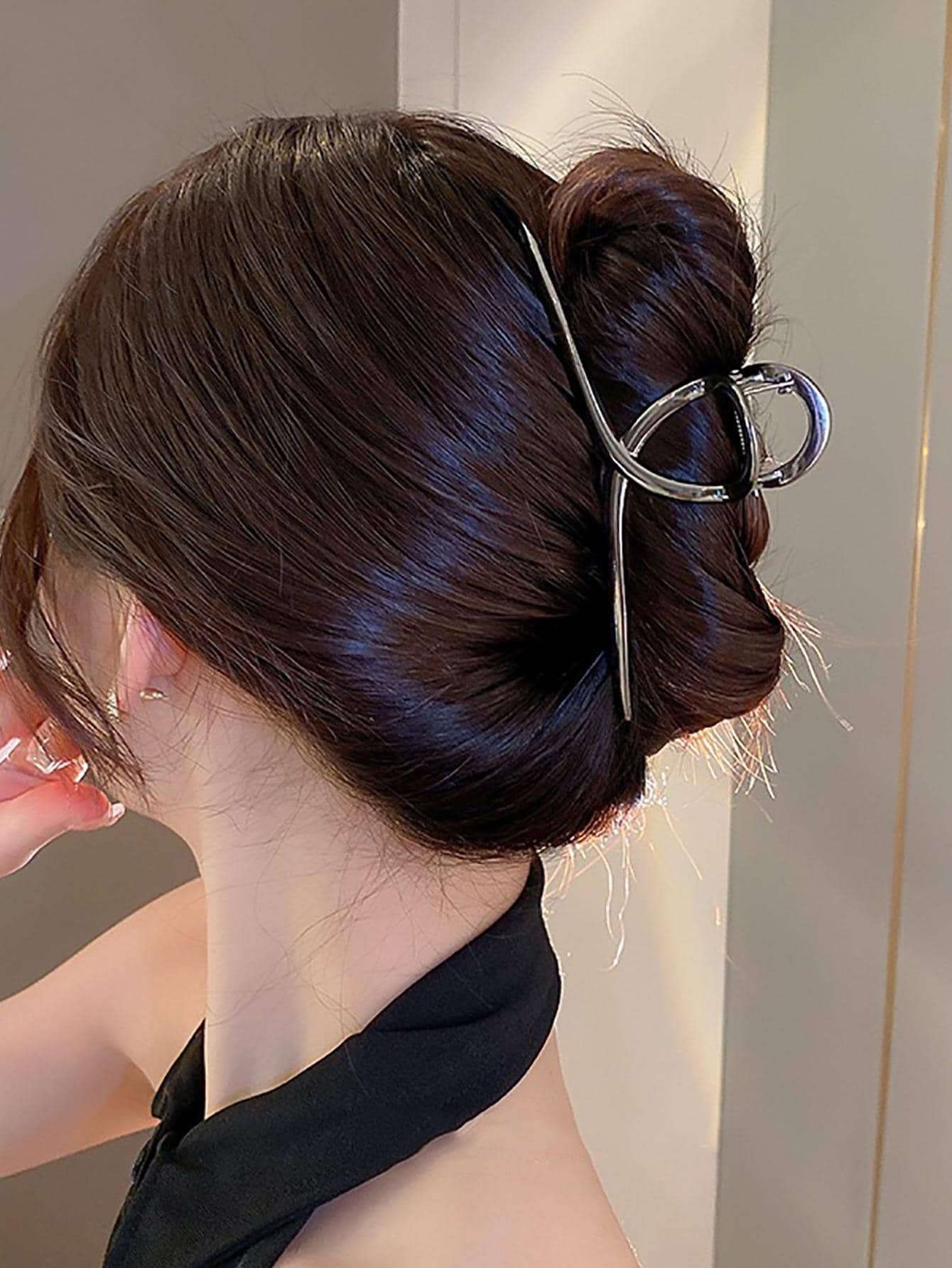 1Pc Women Criss Cross Design Casual Hair Claw for Daily Life Party Claw Clips Hair Clips Hair Jaw Clip Hair Clamps Hair Clutch Hair Catcher Clip, School Stuff, College Fall Winter Hair Accessories for Women for Vacation Outfits Woman