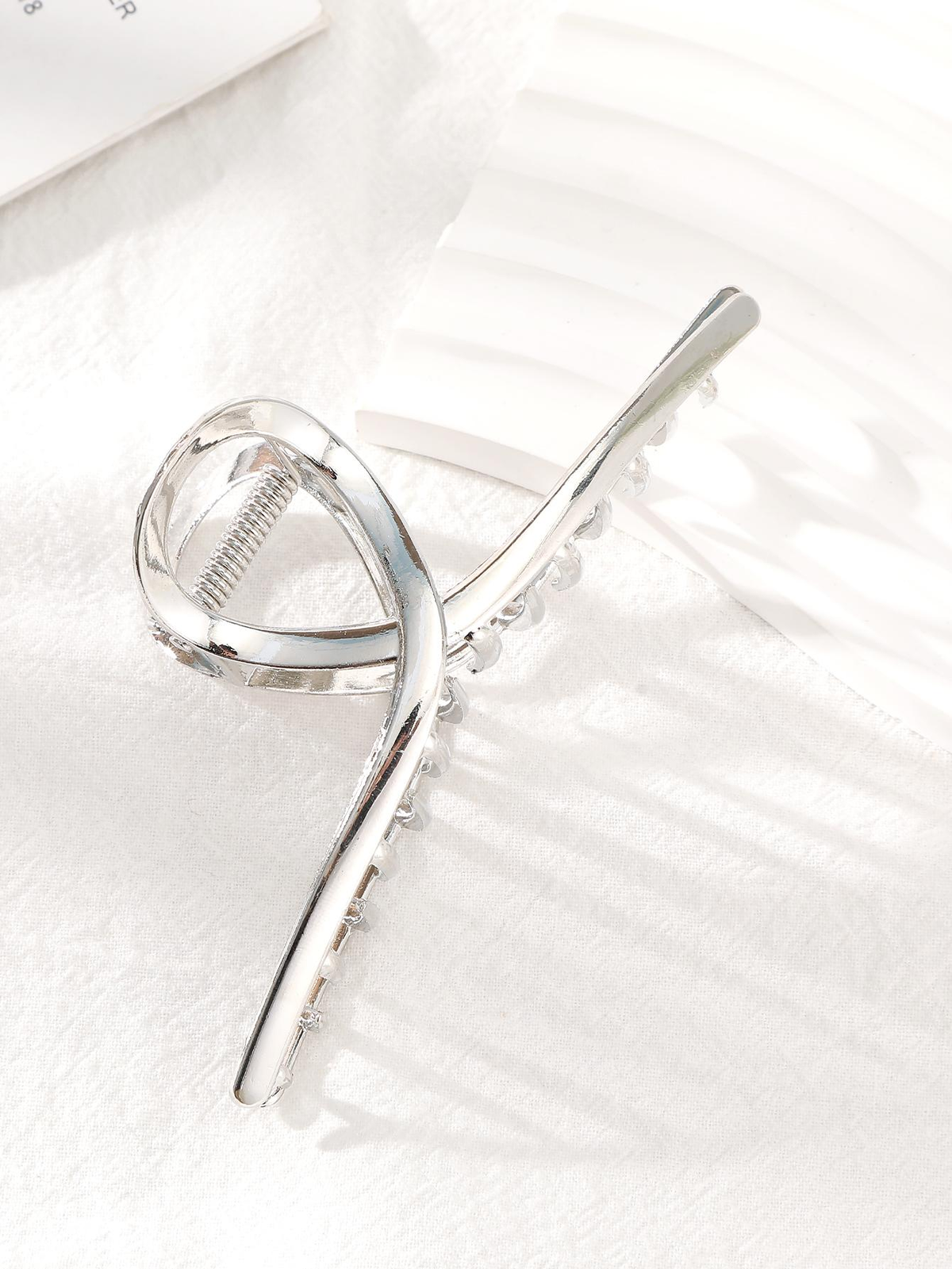 1Pc Women Criss Cross Design Casual Hair Claw for Daily Life Elegant Claw Clips Hair Clips Hair Jaw Clip Hair Clamps Hair Clutch Hair Catcher Clip, School Stuff, College Fall Winter Hair Accessories for Women Bows for Vacation Outfits Woman